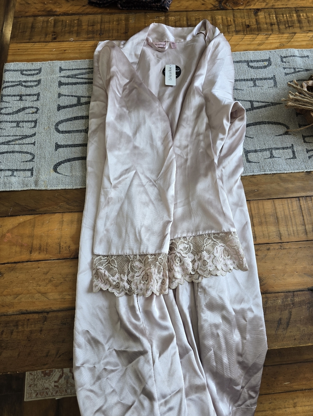 La Vie En Rose Lace-Trim Satin Robe in Light Blush